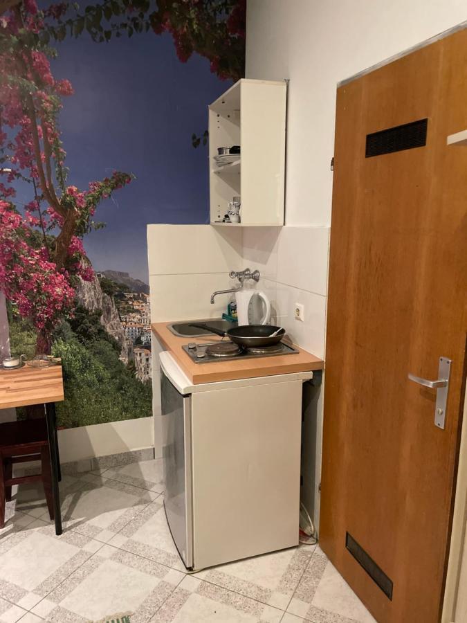 Viktoria Vandrarhem Wien Exteriör bild