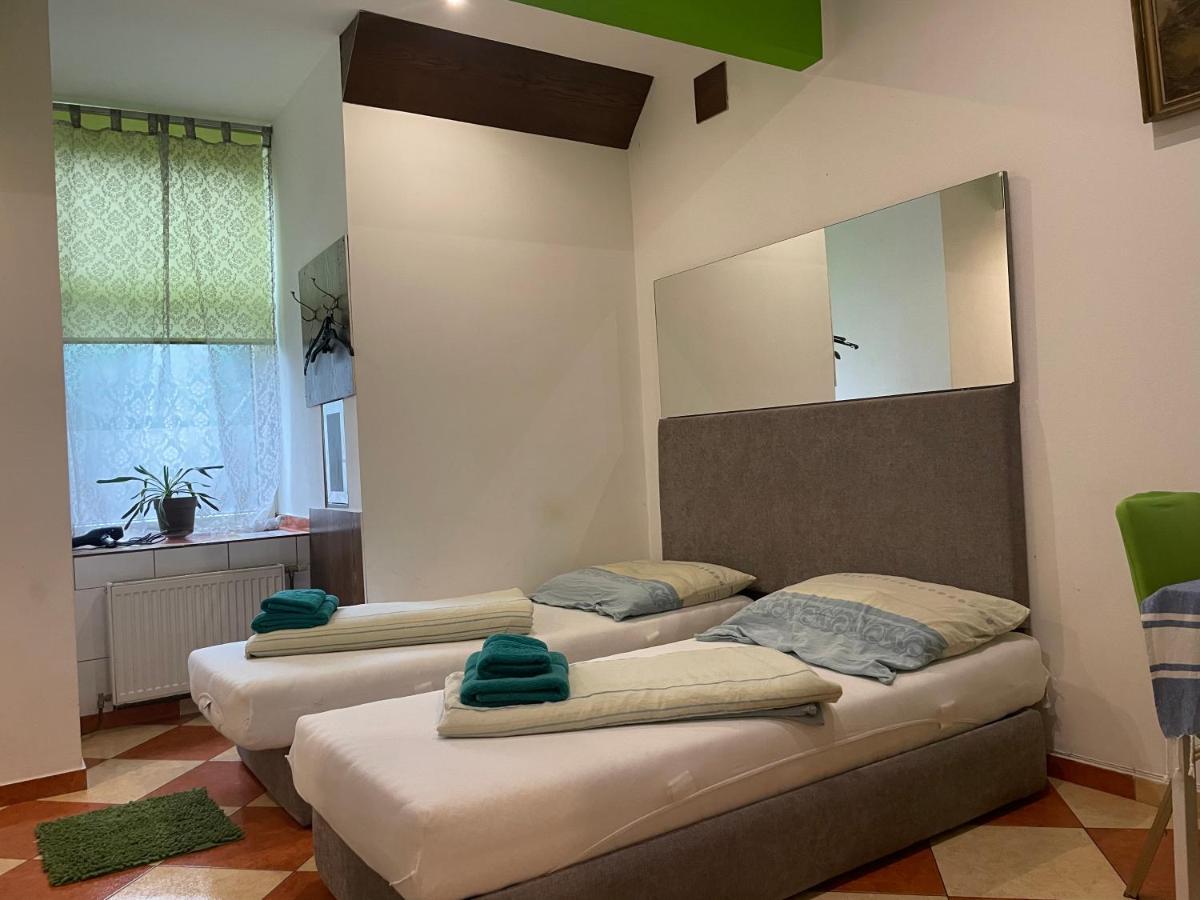 Viktoria Vandrarhem Wien Exteriör bild