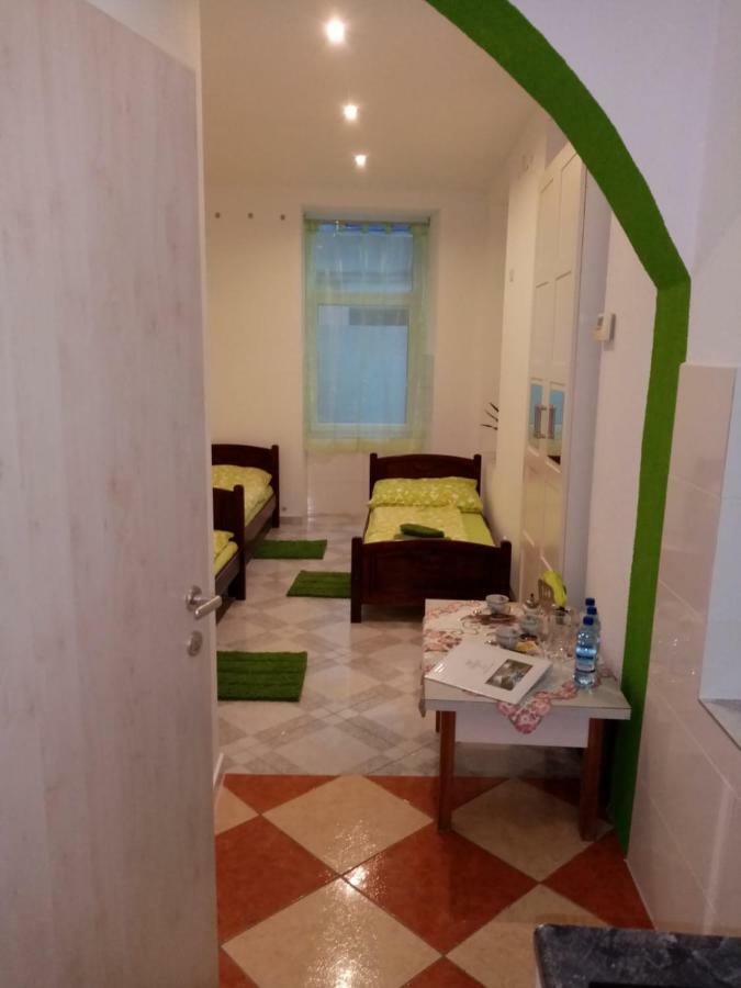 Viktoria Vandrarhem Wien Exteriör bild
