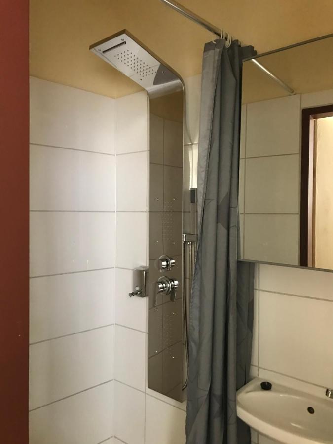Viktoria Vandrarhem Wien Exteriör bild